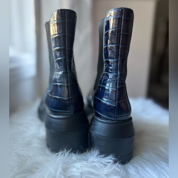 Stuart Weitzman Chelsea Bootie - Picture 8 of 11